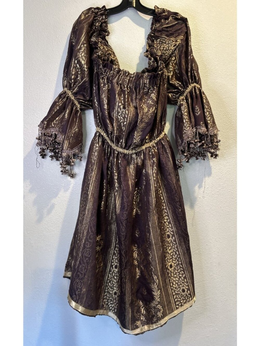 Renaissance Costume Gown Womens Ruched Purple Gold Tassel Puff sleeve Stretch